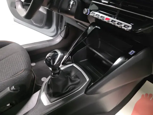 Peugeot 208 1.2 STYLE 68