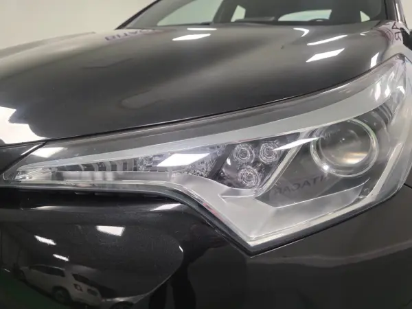Toyota C-HR 1.8 HSD CONFORT 10
