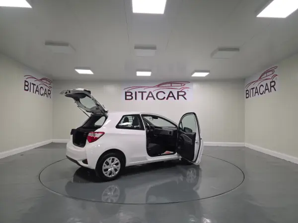 Toyota Yaris BIZZ 1.4 D-4D 90CV IVA DEDUTIVEL 6
