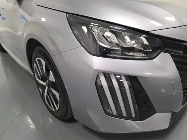 Peugeot 208 1.2 STYLE 6