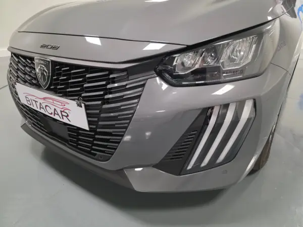 Peugeot 208 ALLURE 9