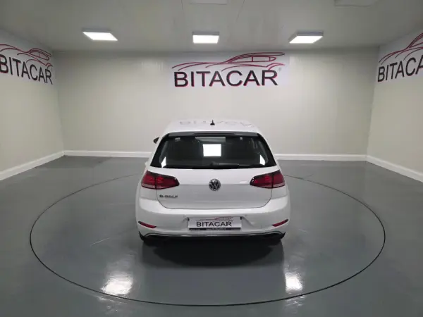 Volkswagen e-Golf AC/DC 26