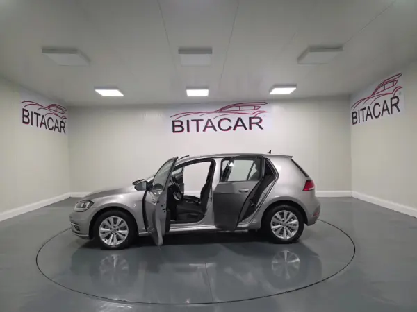 Volkswagen Golf 1.6 TDI CONFORTLINE 41