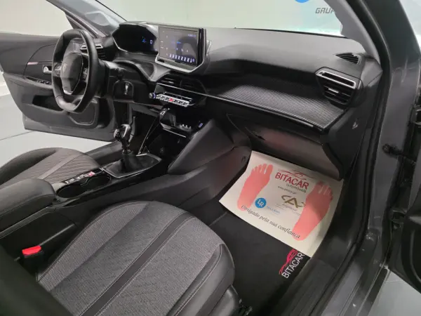 Peugeot 208 ALLURE 72