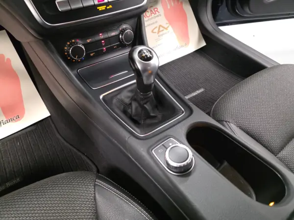 Mercedes-Benz CLA 180 d Shooting Brake Urban 97
