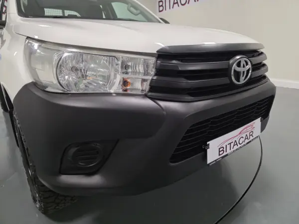 Toyota Hilux 2.4 D-4D 4WD CD CH 5