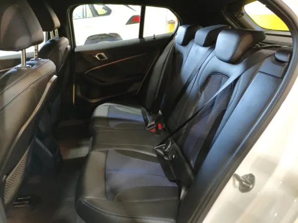 BMW 116 d Pack Desportivo M 6