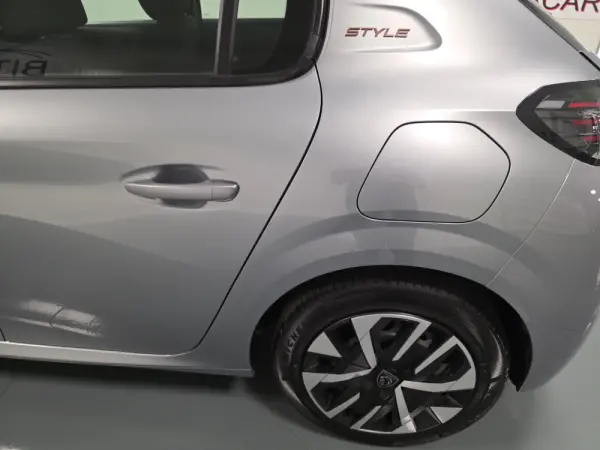Peugeot 208 1.2 STYLE 24