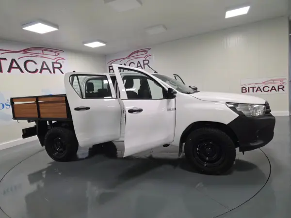 Toyota Hilux 2.4 D-4D 4WD CD CH 32