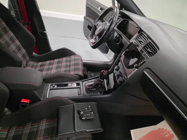 Volkswagen Golf 2.0 TSI GTI DSG Performance 109