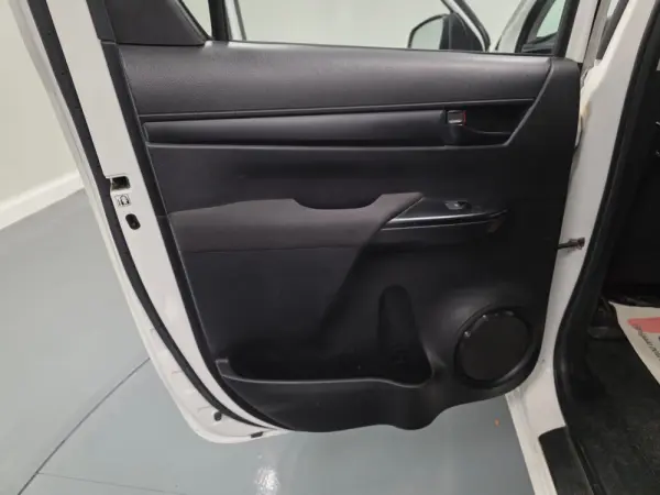 Toyota Hilux 2.4 D-4D 2WD CD Tracker 22