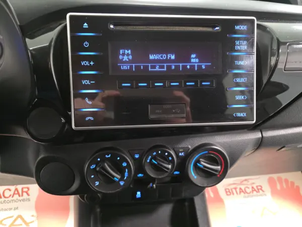 Toyota Hilux 2.4 D-4D 2WD CD Tracker 31