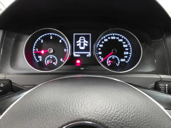 Volkswagen Golf 1.6 TDI CONFORTLINE 93