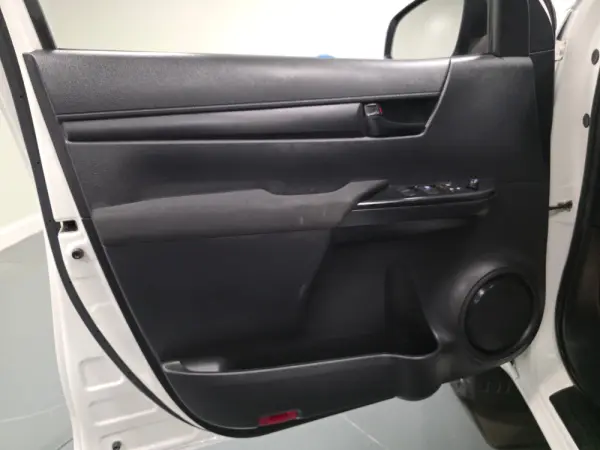 Toyota Hilux 2.4 D-4D 4WD CD CH 76