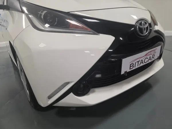 Toyota Aygo 1.0 VVT-I RISING  STAR X-SHIFT 4