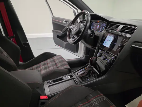 Volkswagen Golf 2.0 TSI GTI DSG Performance 64