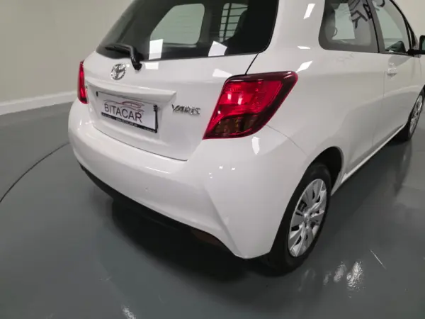 Toyota Yaris BIZZ 1.4 D-4D 90CV IVA DEDUTIVEL 38
