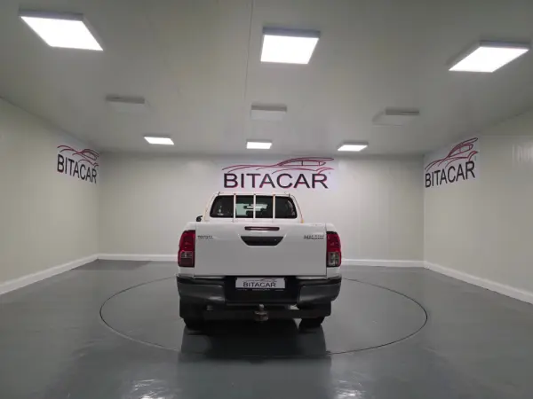 Toyota Hilux 2.4 D-4D 2WD CD 5