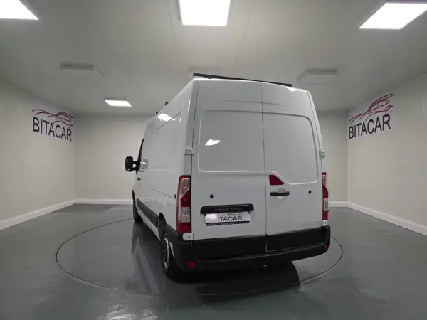 Renault Master 2.3 dCi L2H2 3.5T 28