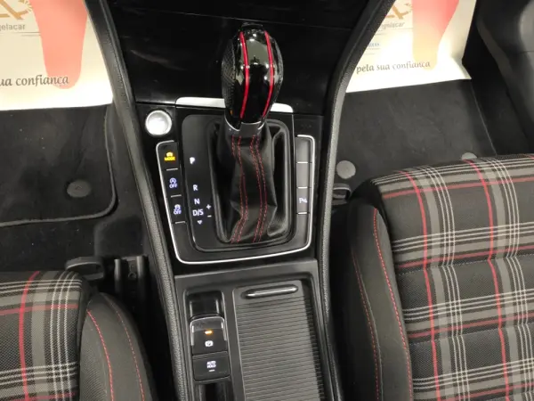 Volkswagen Golf 2.0 TSI GTI DSG Performance 102