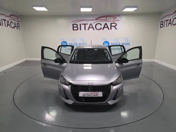 Peugeot 208 1.2 STYLE 37