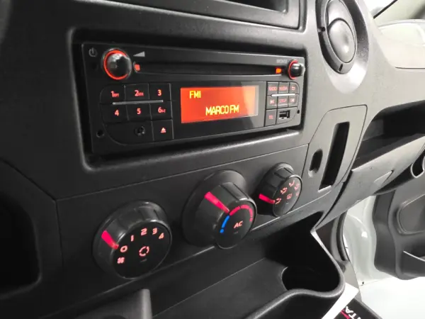 Renault Master 2.3 dCi L2H2 3.5T 77