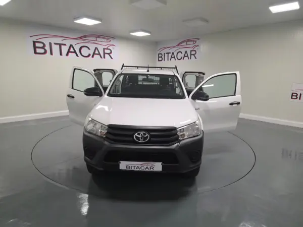 Toyota Hilux 2.4 D-4D 2WD CD 4