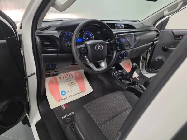 Toyota Hilux 2.4 D-4D 2WD CD 7