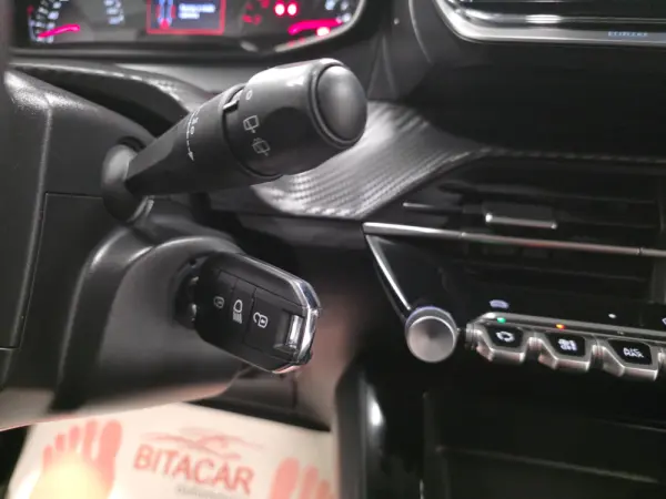 Peugeot 208 1.2 STYLE 79