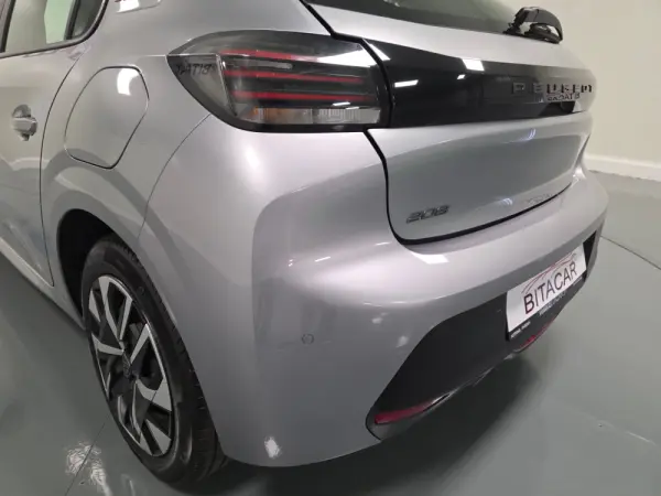 Peugeot 208 1.2 STYLE 21