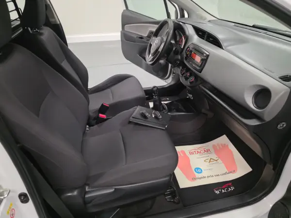 Toyota Yaris BIZZ 1.4 D-4D 90CV IVA DEDUTIVEL 77