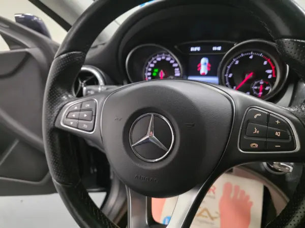 Mercedes-Benz CLA 180 d Shooting Brake Urban 85