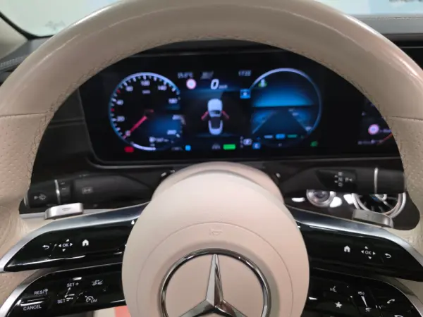 Mercedes-Benz E 300 AMG CABRIO 107