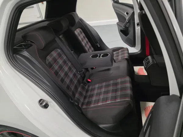 Volkswagen Golf 2.0 TSI GTI DSG Performance 52