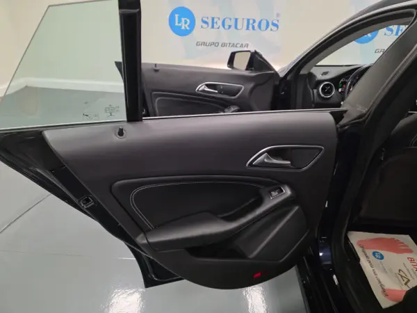 Mercedes-Benz CLA 180 d Shooting Brake Urban 55