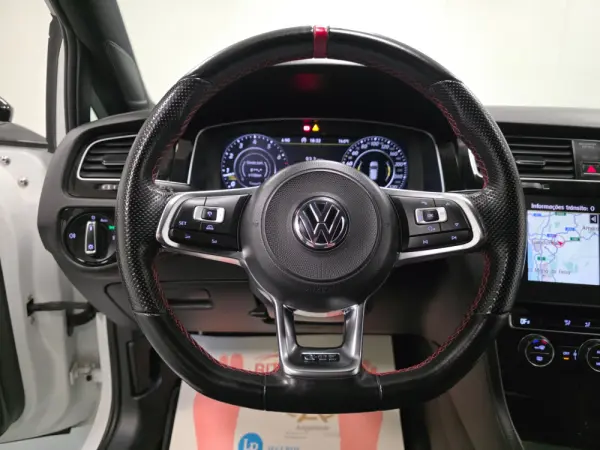 Volkswagen Golf 2.0 TSI GTI DSG Performance 82