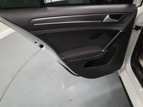 Volkswagen Golf 2.0 TSI GTI DSG Performance 46