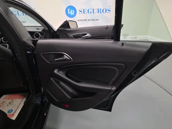 Mercedes-Benz CLA 180 d Shooting Brake Urban 63