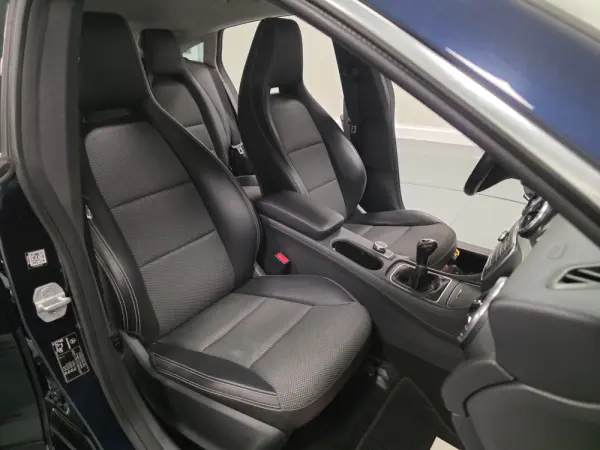 Mercedes-Benz CLA 180 d Shooting Brake Urban 65