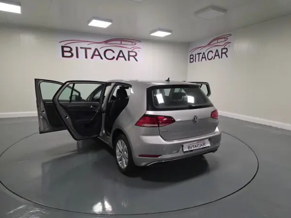 Volkswagen Golf 1.6 TDI CONFORTLINE 44