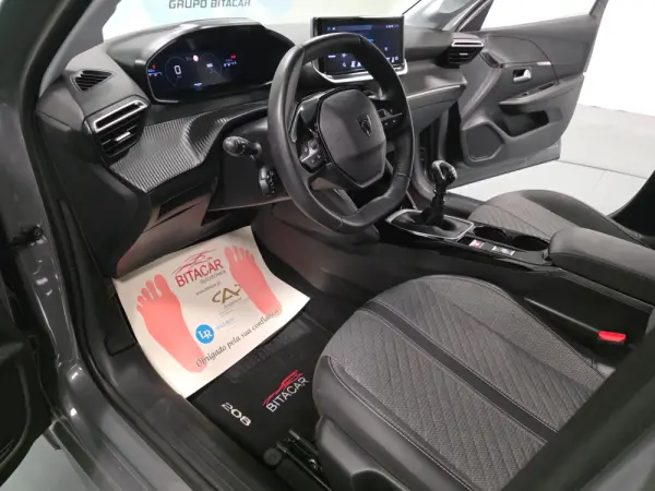Peugeot 208 ALLURE 82