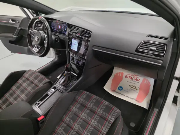 Volkswagen Golf 2.0 TSI GTI DSG Performance 63