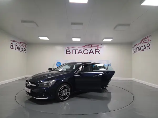 Mercedes-Benz CLA 180 d Shooting Brake Urban 38