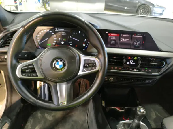 BMW 116 d Pack Desportivo M 7