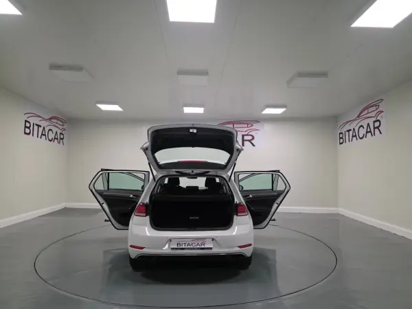 Volkswagen e-Golf AC/DC 33