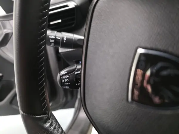 Peugeot 208 ALLURE 84