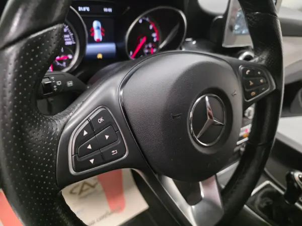 Mercedes-Benz CLA 180 d Shooting Brake Urban 77