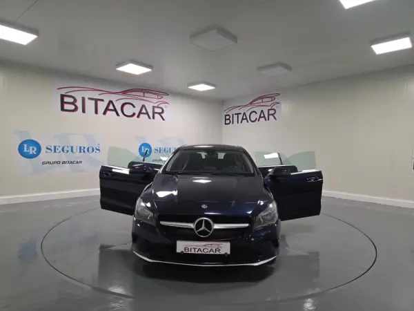 Mercedes-Benz CLA 180 d Shooting Brake Urban 36