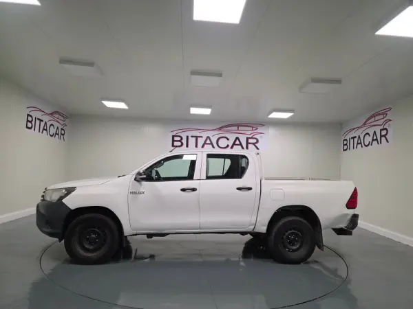 Toyota Hilux 2.4 D-4D 2WD CD 4