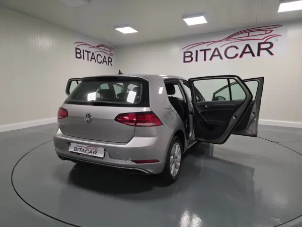 Volkswagen Golf 1.6 TDI CONFORTLINE 49